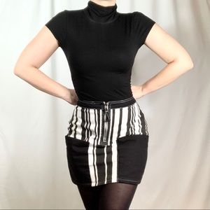 BDG (Urban Outfitters) B&W Mini Skirt w/pockets 🖤
